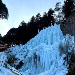 湧水広場の氷瀑