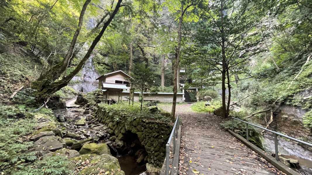 壇鏡の滝（壇鏡神社）