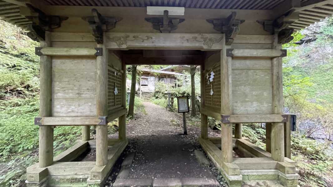 壇鏡の滝（壇鏡神社）