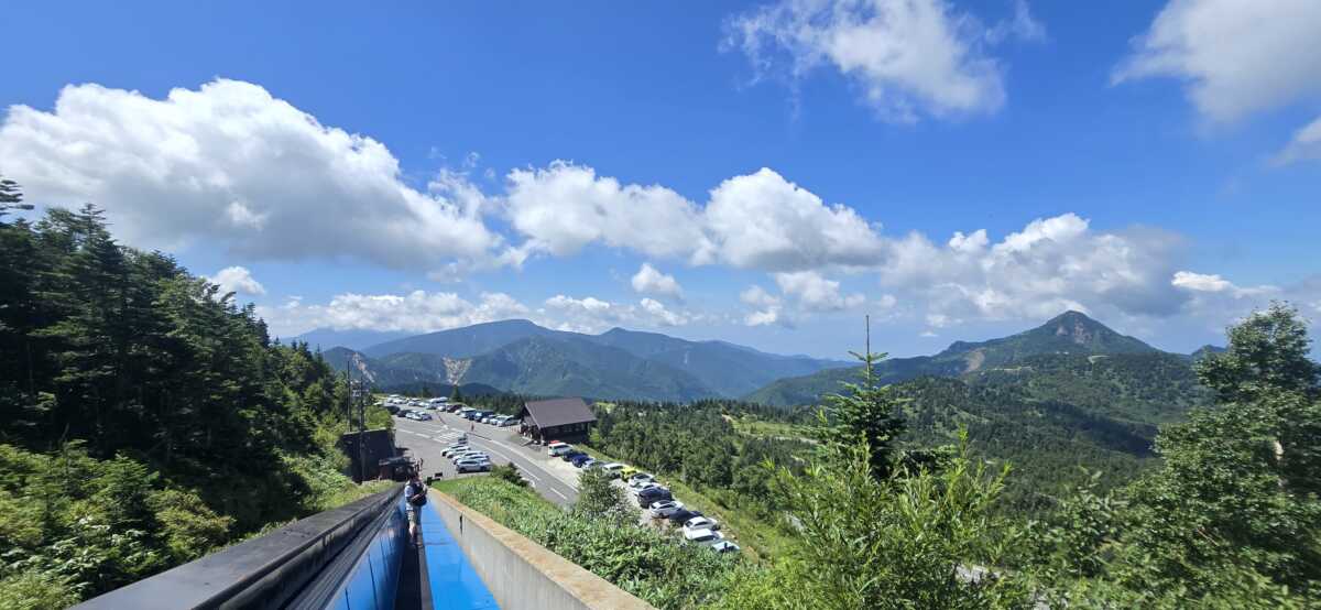 横手山頂ヒュッテ