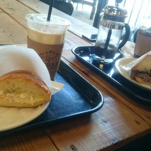 ZEBRA Coffee & Croissant 津久井本店