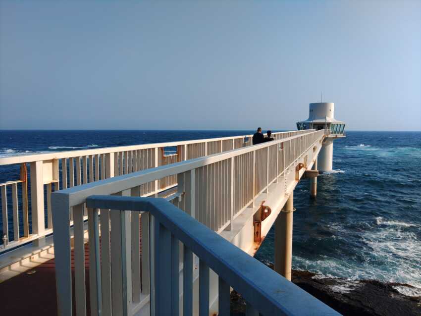 海上・海中それぞれが絶景！勝浦海中公園海中展望塔のアイキャッチ画像