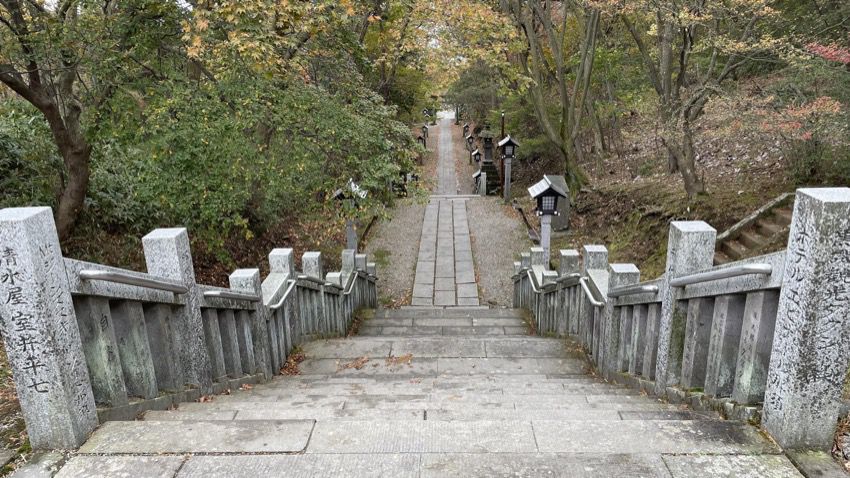 温泉神社の参道