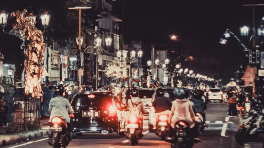 夜のバイク渋滞