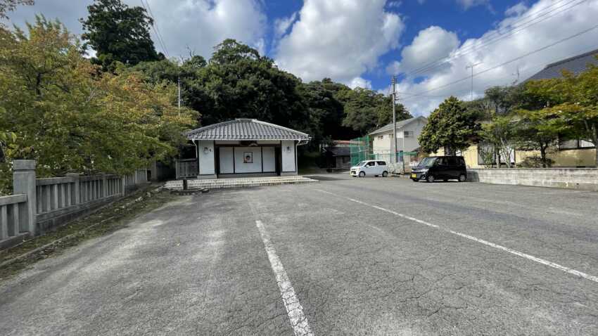 玉若酢命神社の駐車場