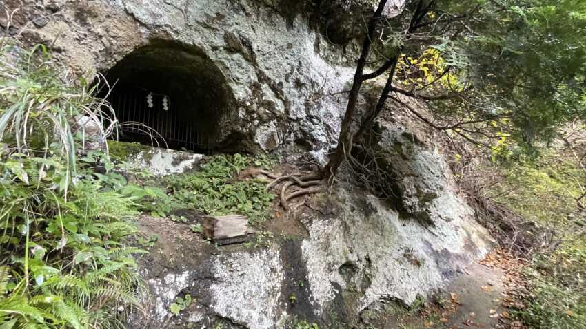 壇鏡の滝の祠