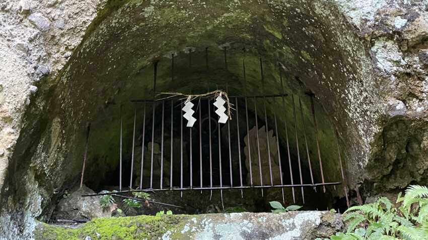 壇鏡の滝の祠