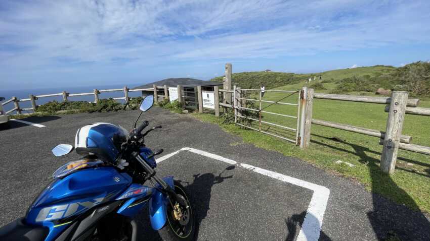 摩天崖の駐車場に停まっているバイク