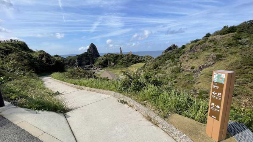 国賀海岸へ降りる道