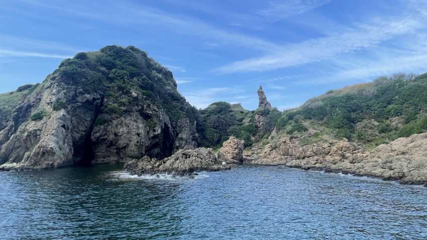 海へ続く道から見た海