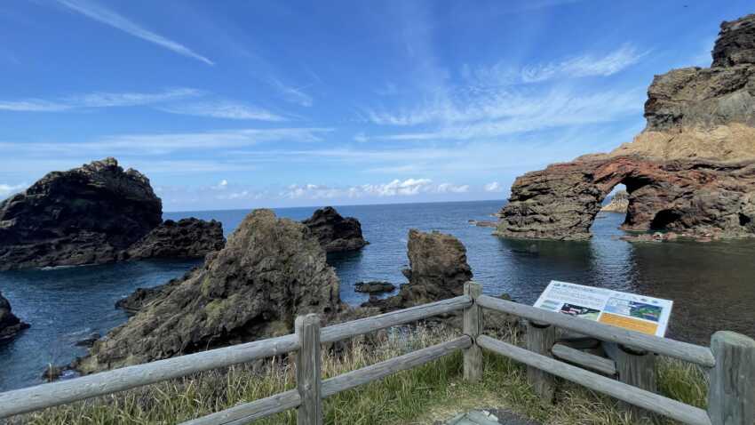 国賀海岸から摩天崖への道から見た景色