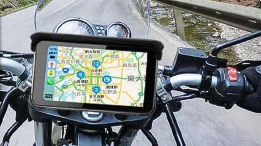 バイク専用ナビをつけたバイク