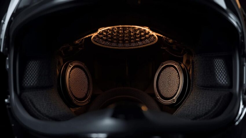 ヘルメット内につけたスピーカー