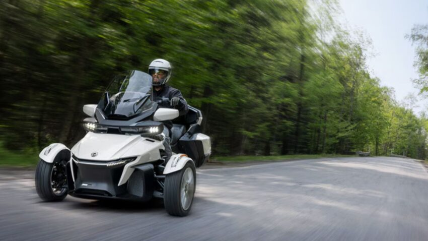 3輪バイク BRP CAN-AM（カンナム） 「SPYDER  RT  SEA-TO-SKY」